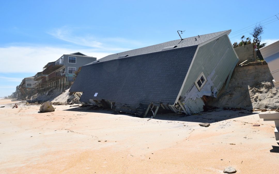 Beach front house that collapsed off ledge onto the beach